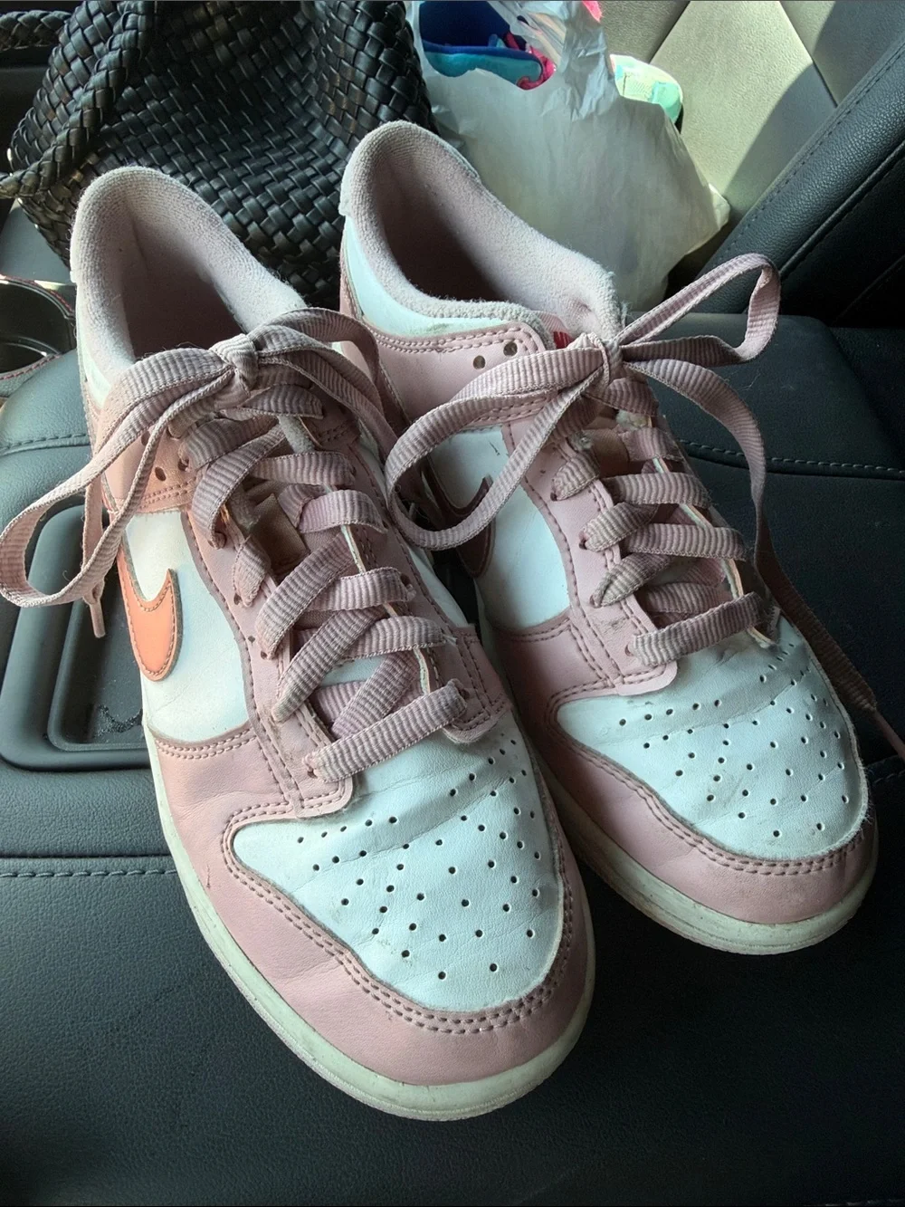 Nike Kids  Low-Top Sneakers in Pink and White with Pink Rose Gold Swoosh